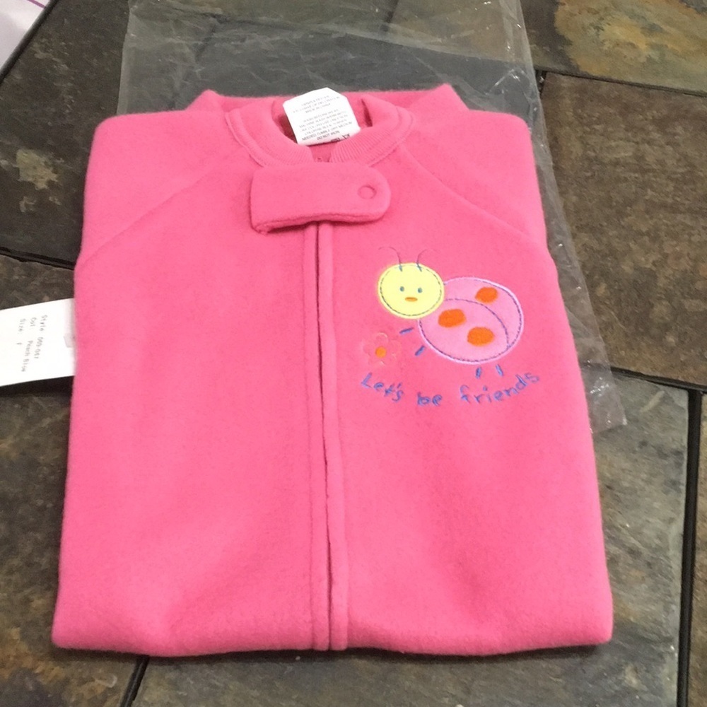 NWT Sandsoil, Newborn to 7 lb girls sleeping gown. Fully zip,
